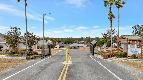 $300,000 | 106 Fairway Circle, Umatilla, FL 32784