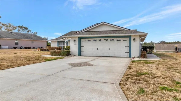 $300,000 | 106 Fairway Circle, Umatilla, FL 32784