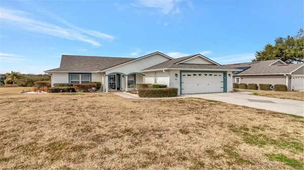 $300,000 | 106 Fairway Circle, Umatilla, FL 32784