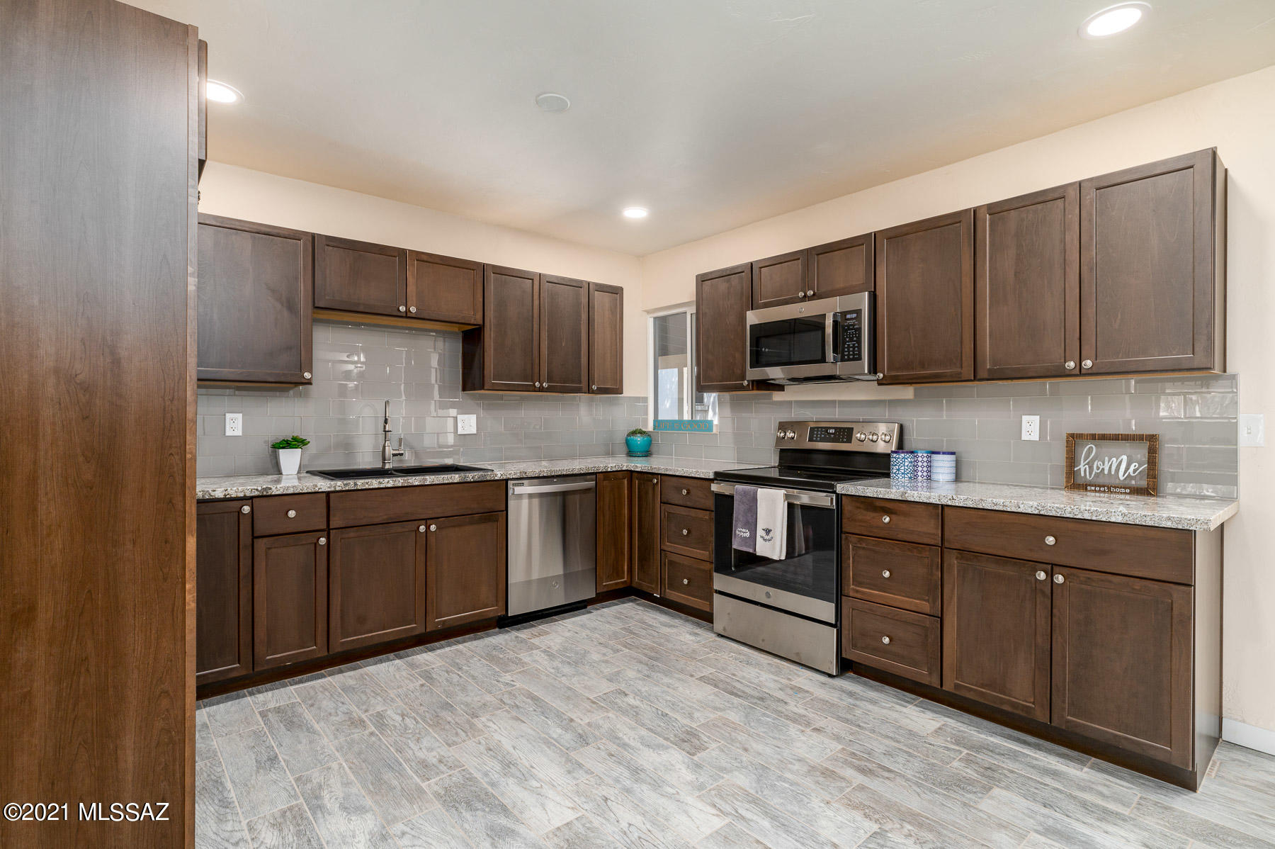 2041 East Rennoc Stravenue Tucson, AZ 85719 - Photo 12 of 38 Gallery Image 12