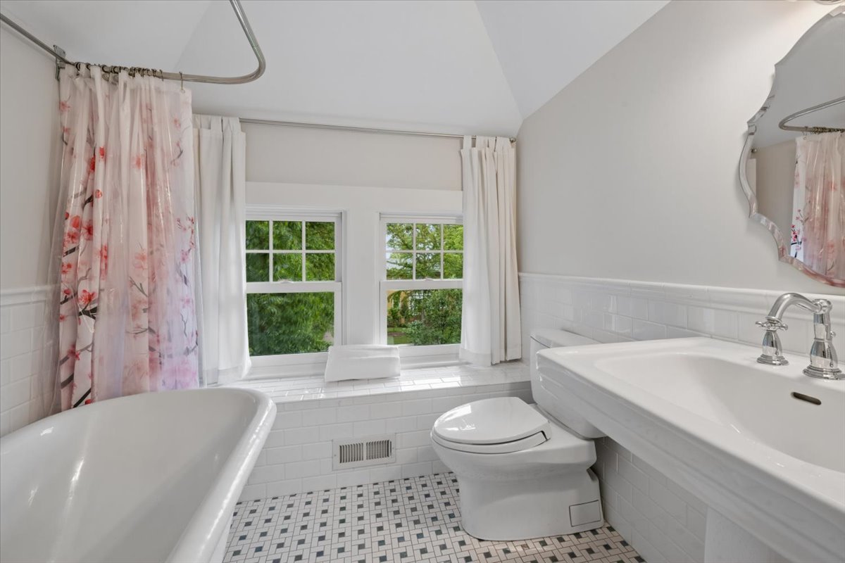 1141 Sheridan Road Wilmette, IL 60091 - Photo 40 of 52