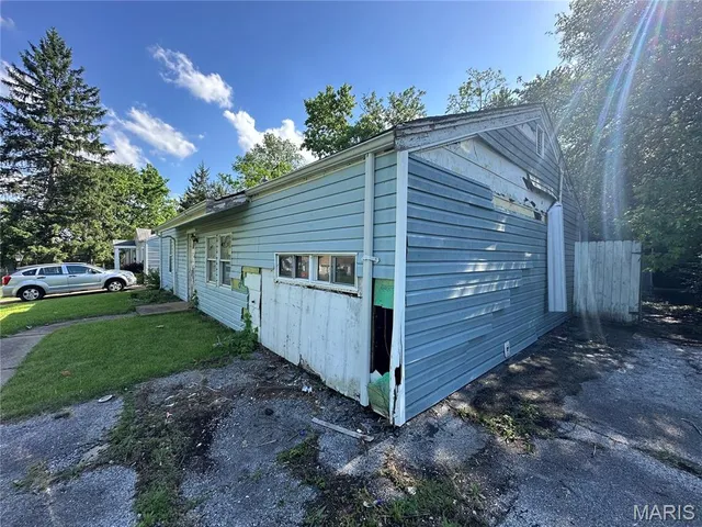 $34,900 | 9833 Dennis Drive, St. Louis, MO 63136