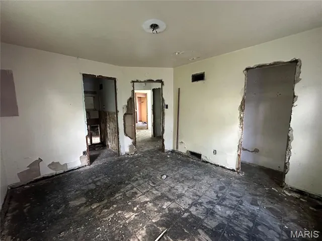 $34,900 | 9833 Dennis Drive, St. Louis, MO 63136