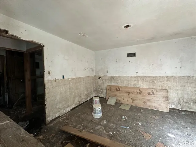 $34,900 | 9833 Dennis Drive, St. Louis, MO 63136