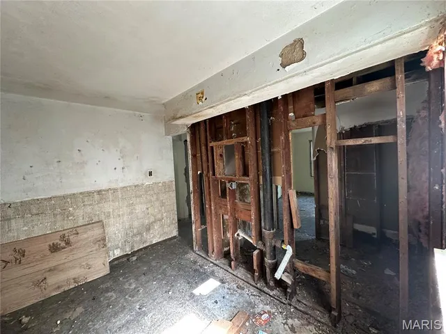 $34,900 | 9833 Dennis Drive, St. Louis, MO 63136