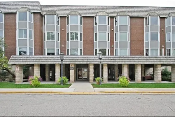 $2,400 | 400 Thames Parkway, Unit 1F, Park Ridge, IL 60068