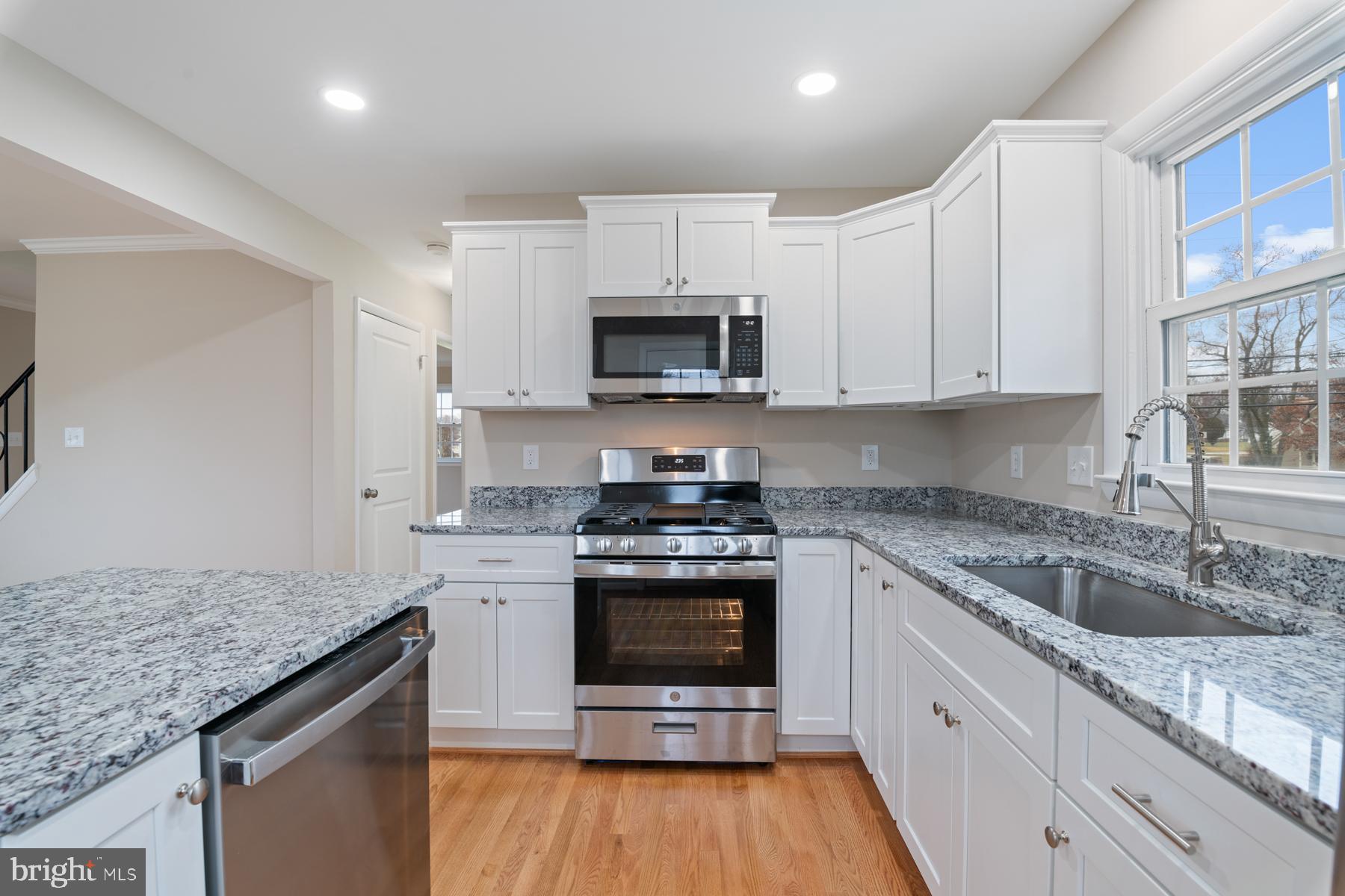 4913 Rollingtop Road Ellicott City, MD 21043 - Photo 11 of 27 Gallery Image 11