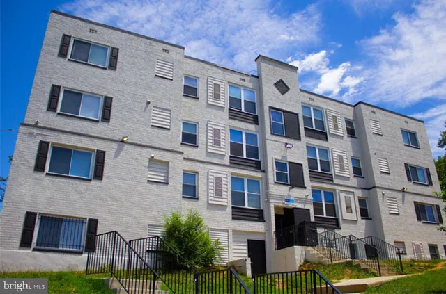 $3,300 | 330 37th Street Southeast, Unit T2, Washington, DC 20019