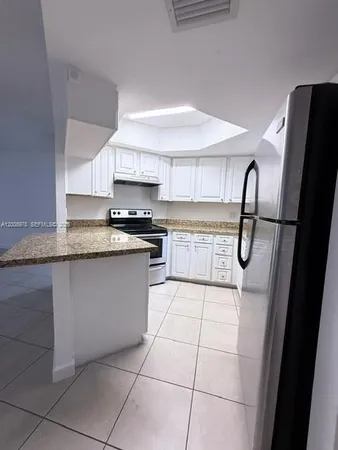 $1,900 | 8333 Lake Drive, Unit 407, Doral, FL 33166