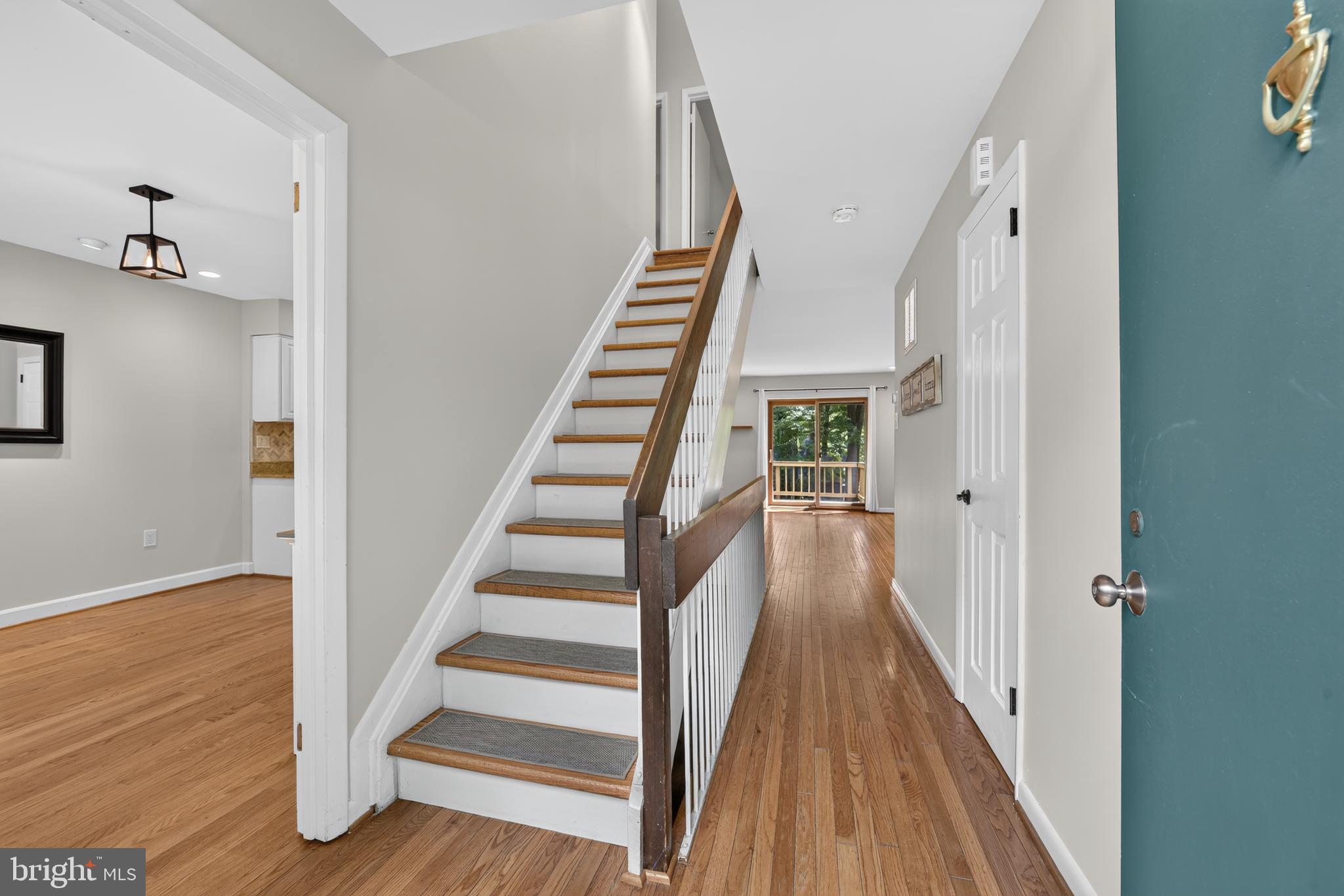2031 Sarazen Place Reston, VA 20191 - Photo 11 of 27 Main Foyer