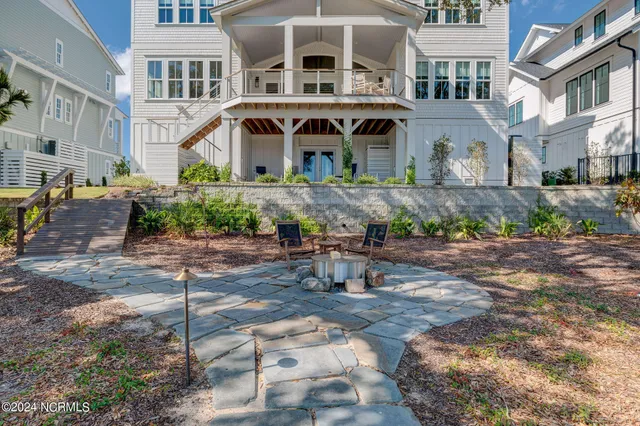 $4,350,000 | 7 Waterfront Circle, Hampstead, NC 28443