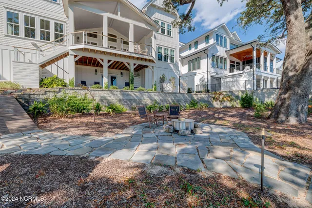 $4,350,000 | 7 Waterfront Circle, Hampstead, NC 28443