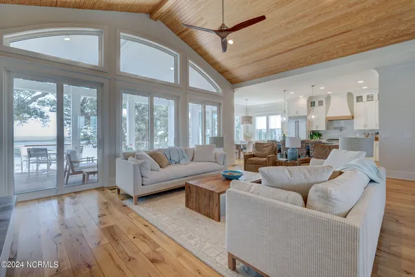 $4,350,000 | 7 Waterfront Circle, Hampstead, NC 28443