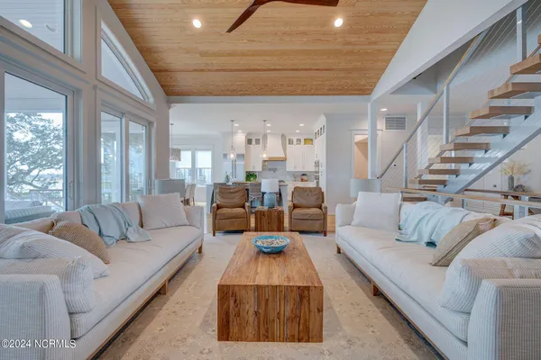 $4,350,000 | 7 Waterfront Circle, Hampstead, NC 28443