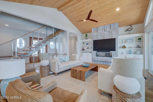 $4,350,000 | 7 Waterfront Circle, Hampstead, NC 28443