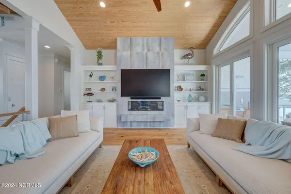 $4,350,000 | 7 Waterfront Circle, Hampstead, NC 28443