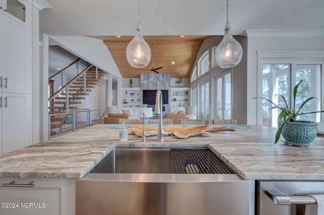 $4,350,000 | 7 Waterfront Circle, Hampstead, NC 28443