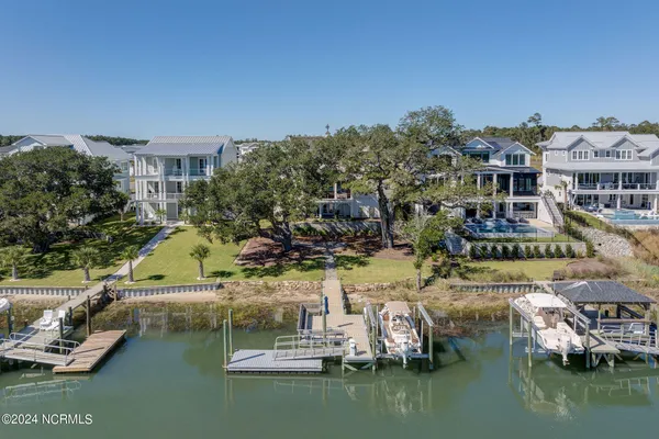 $4,350,000 | 7 Waterfront Circle, Hampstead, NC 28443