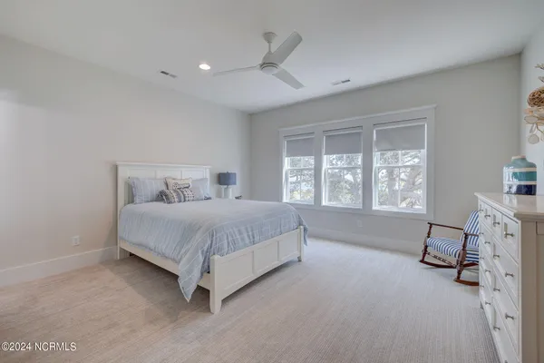 $4,350,000 | 7 Waterfront Circle, Hampstead, NC 28443