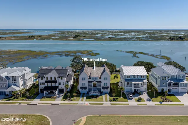 $4,350,000 | 7 Waterfront Circle, Hampstead, NC 28443