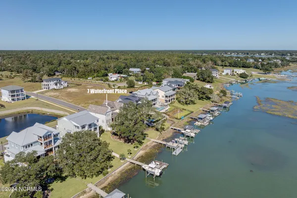 $4,350,000 | 7 Waterfront Circle, Hampstead, NC 28443