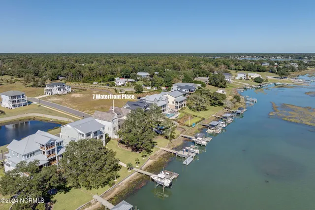 $4,350,000 | 7 Waterfront Circle, Hampstead, NC 28443