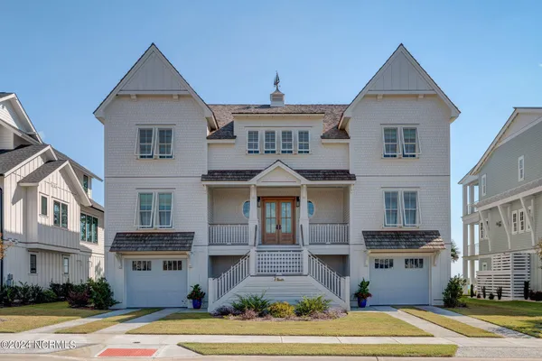 $4,350,000 | 7 Waterfront Circle, Hampstead, NC 28443