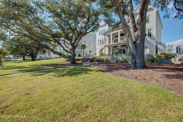 $4,350,000 | 7 Waterfront Circle, Hampstead, NC 28443