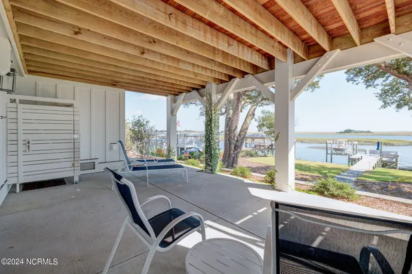 $4,350,000 | 7 Waterfront Circle, Hampstead, NC 28443