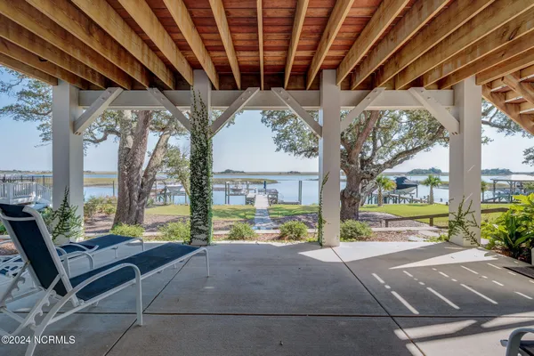 $4,350,000 | 7 Waterfront Circle, Hampstead, NC 28443