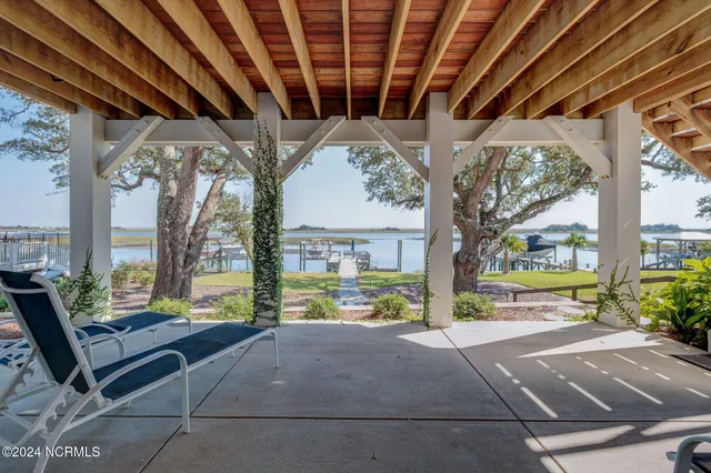 $4,350,000 | 7 Waterfront Circle, Hampstead, NC 28443