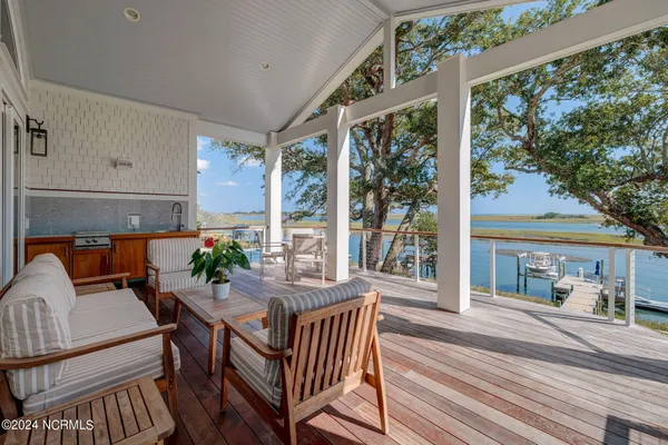 $4,350,000 | 7 Waterfront Circle, Hampstead, NC 28443
