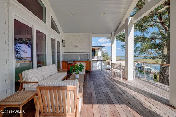 $4,350,000 | 7 Waterfront Circle, Hampstead, NC 28443