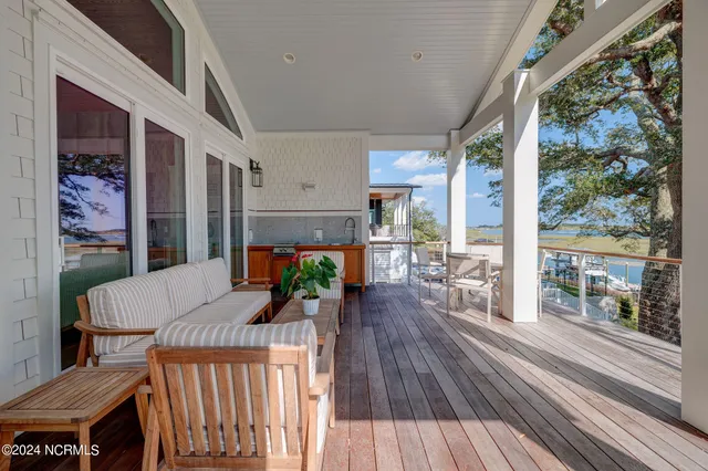 $4,350,000 | 7 Waterfront Circle, Hampstead, NC 28443