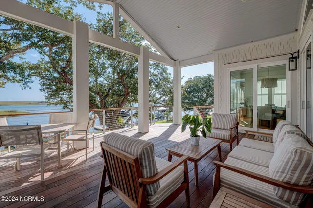 $4,350,000 | 7 Waterfront Circle, Hampstead, NC 28443