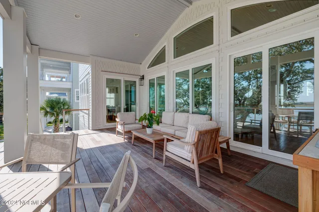 $4,350,000 | 7 Waterfront Circle, Hampstead, NC 28443
