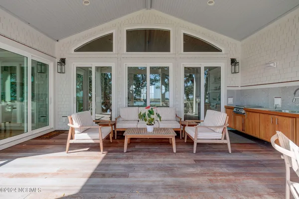 $4,350,000 | 7 Waterfront Circle, Hampstead, NC 28443