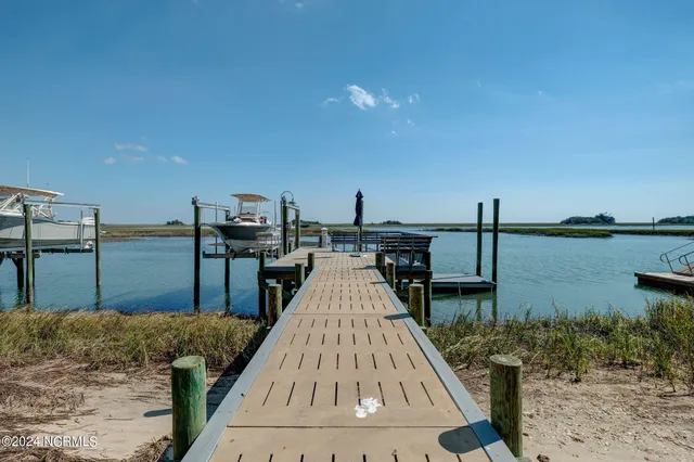 $4,350,000 | 7 Waterfront Circle, Hampstead, NC 28443