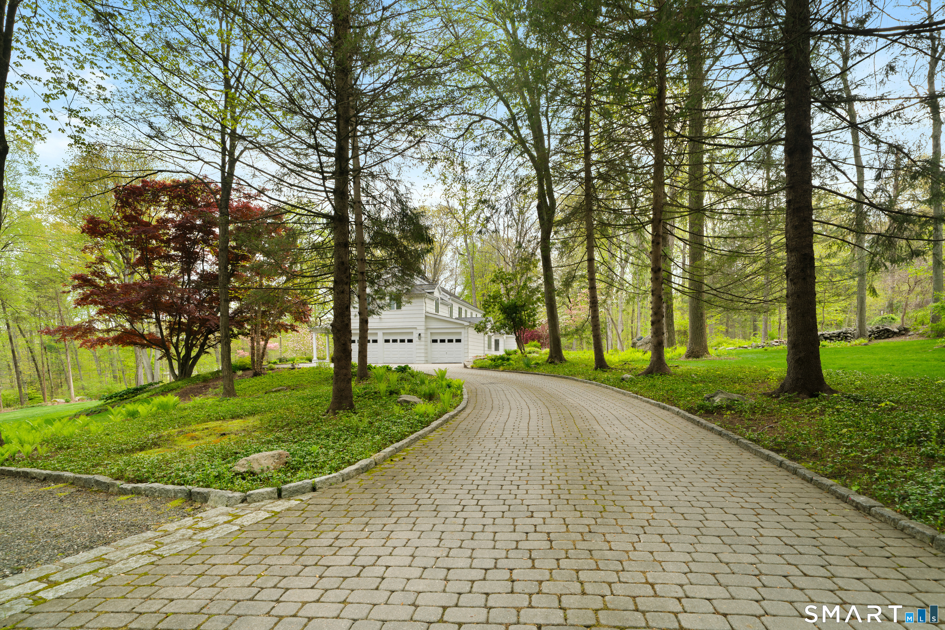 23 Norton Road Easton, CT 06612 - Photo 35 of 40 Driveway to the three car garage