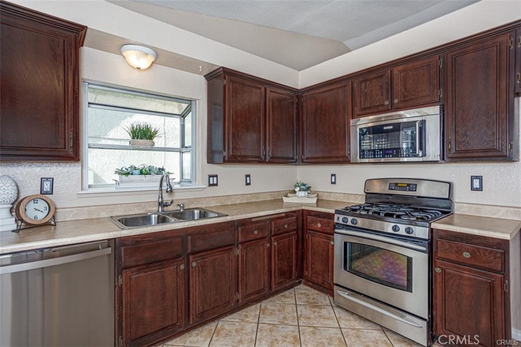 14010 Hillcrest Drive Fontana, CA 92337 - Photo 2 of 21