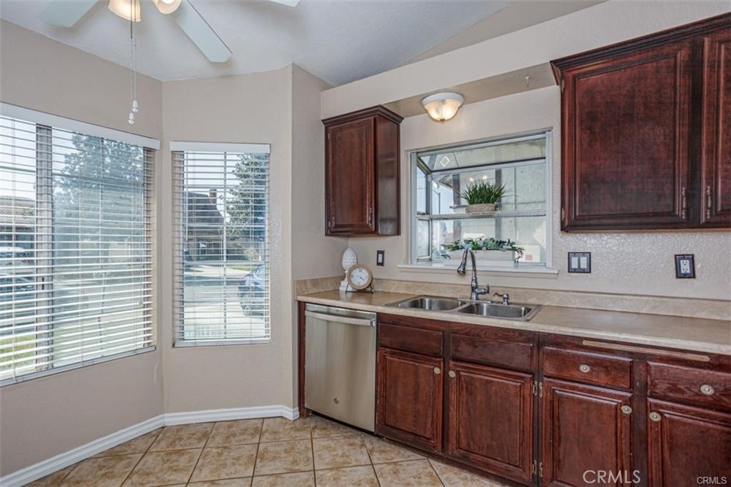 14010 Hillcrest Drive Fontana, CA 92337 - Photo 4 of 21