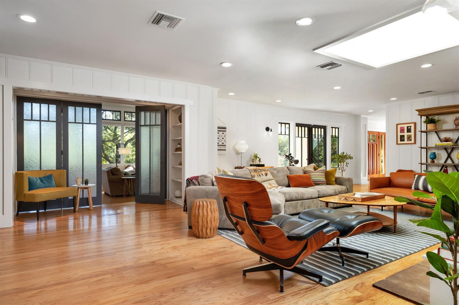 810 El Toro Road Ojai, CA 93023 - Photo 42 of 50 a living room with furniture and a large window