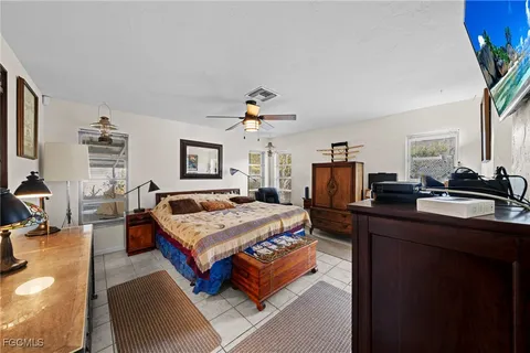 $715,000 | 813 105th Avenue North, Naples, FL 34108