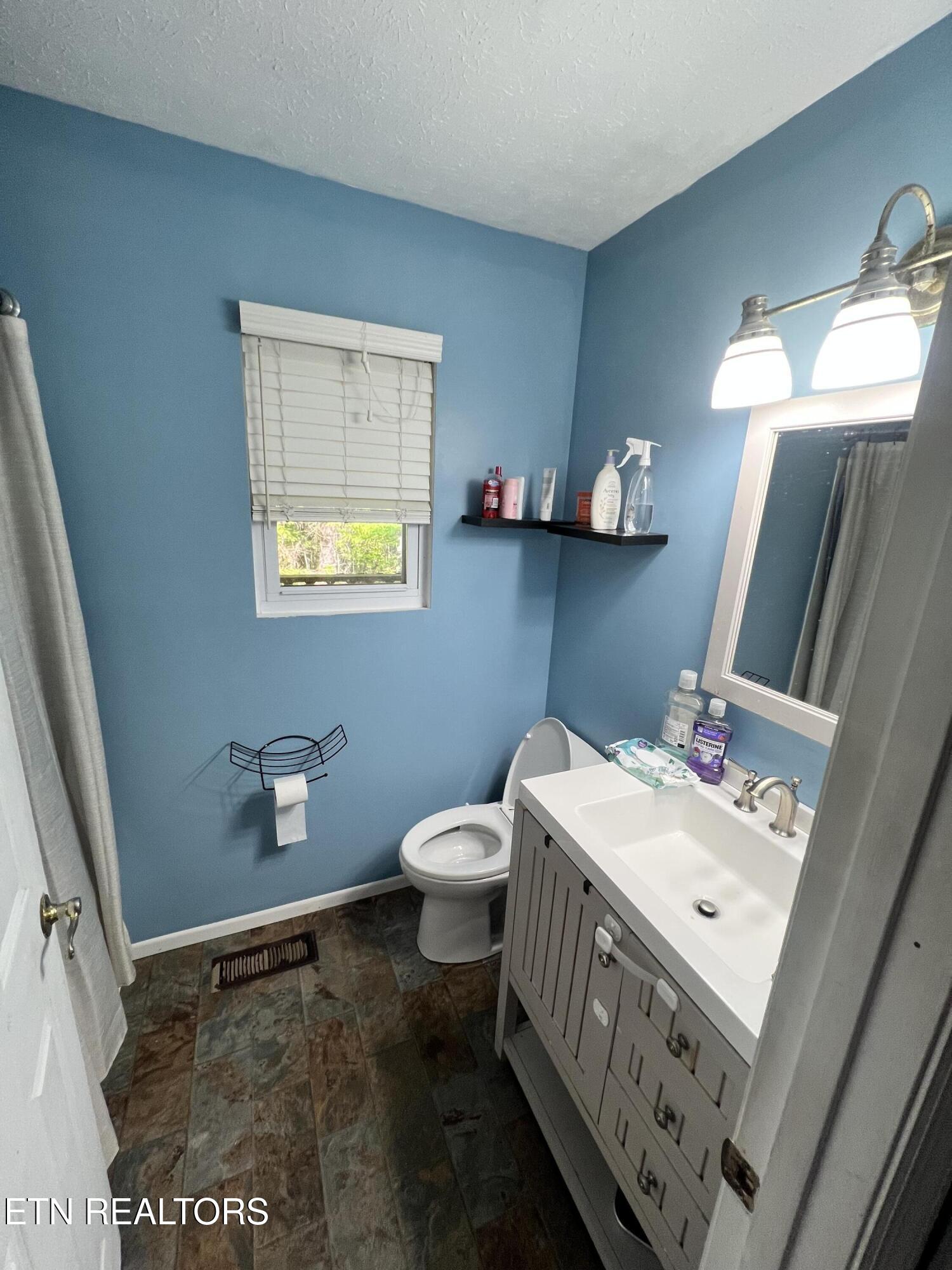 621 South Proctor Boulevard Oneida, TN 37841 - Photo 11 of 24 main level bathroom