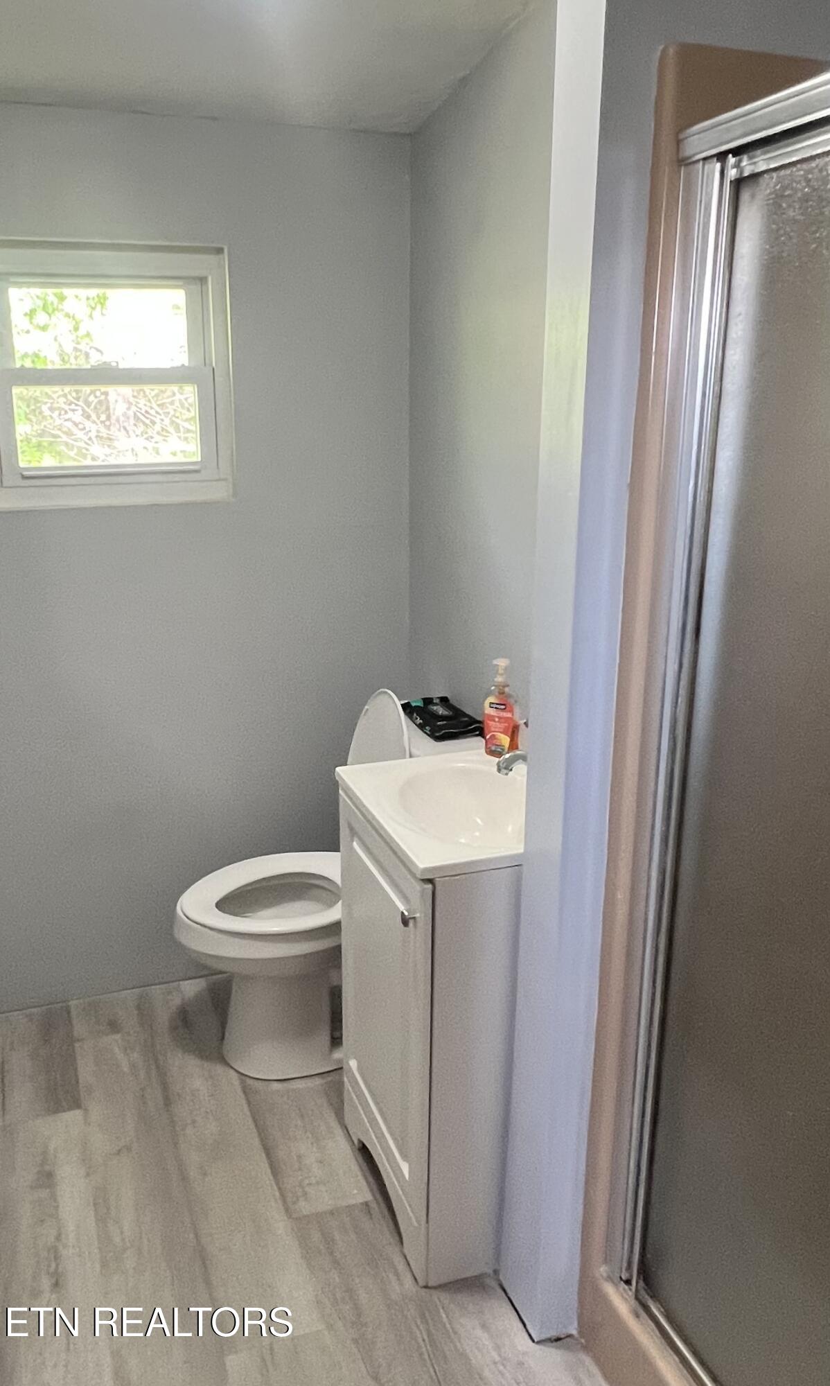 621 South Proctor Boulevard Oneida, TN 37841 - Photo 19 of 24 bathroom upstairs