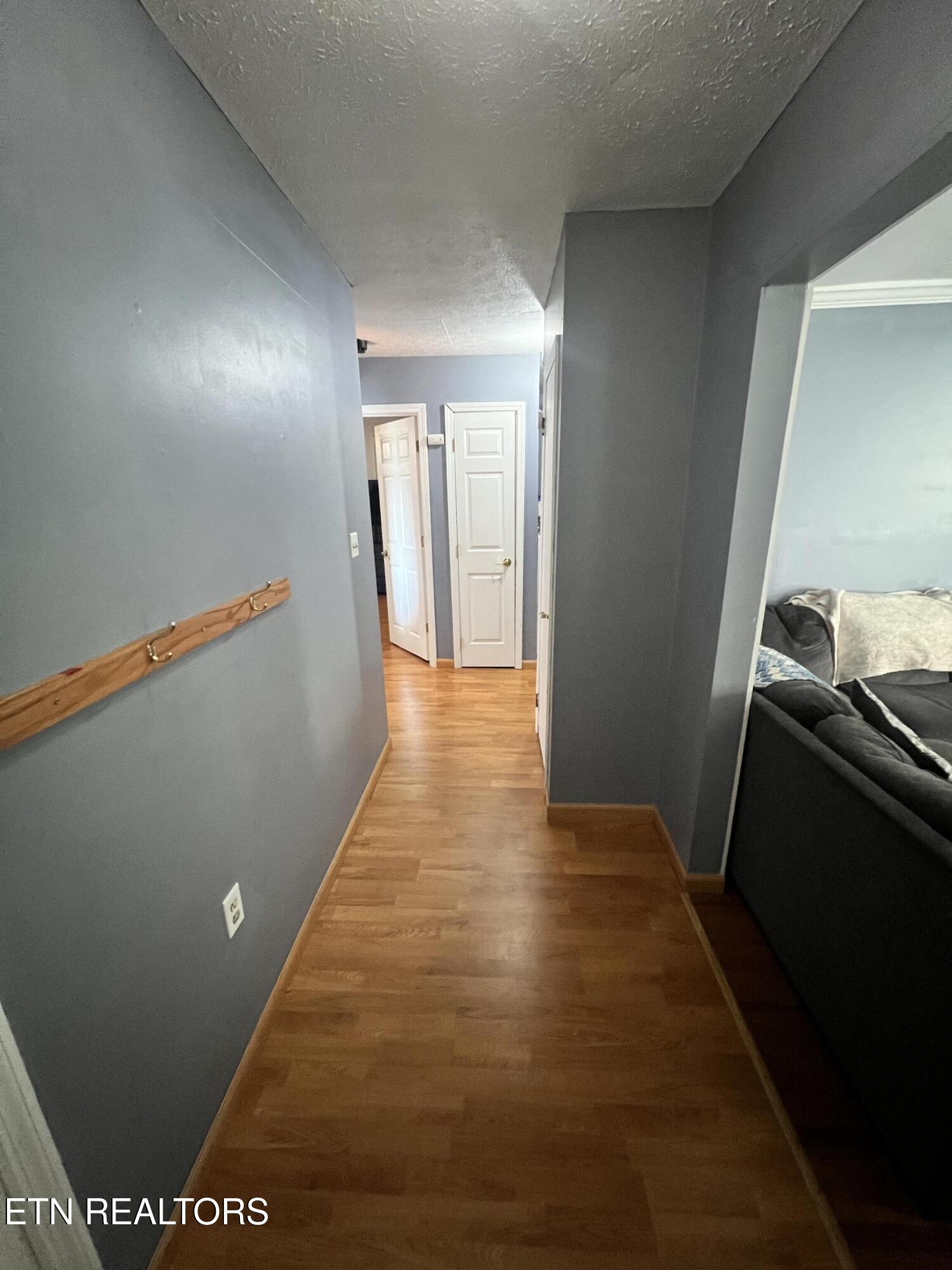 621 South Proctor Boulevard Oneida, TN 37841 - Photo 3 of 24 hall