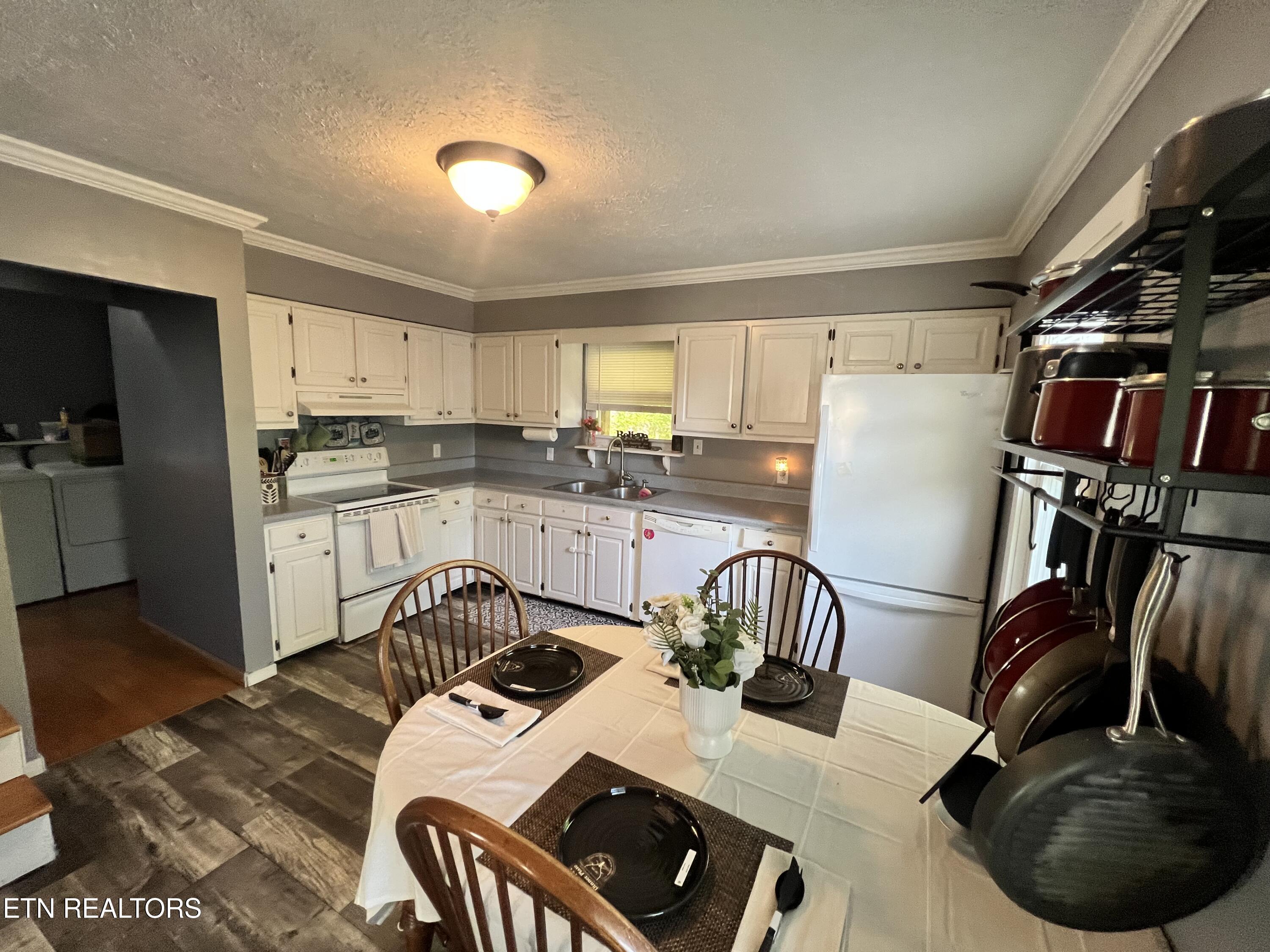 621 South Proctor Boulevard Oneida, TN 37841 - Photo 6 of 24 Kitchen
