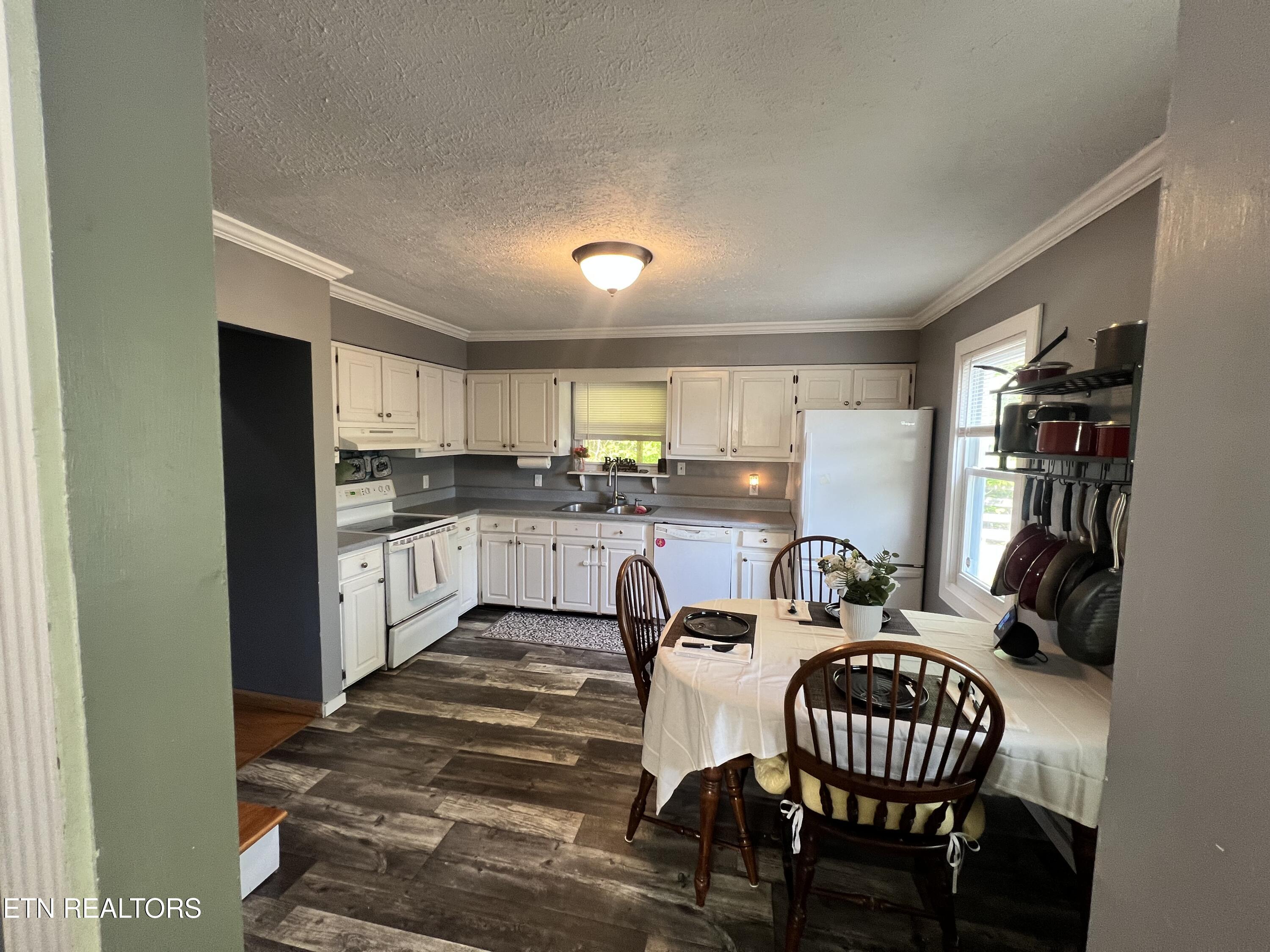 621 South Proctor Boulevard Oneida, TN 37841 - Photo 7 of 24 kitchen