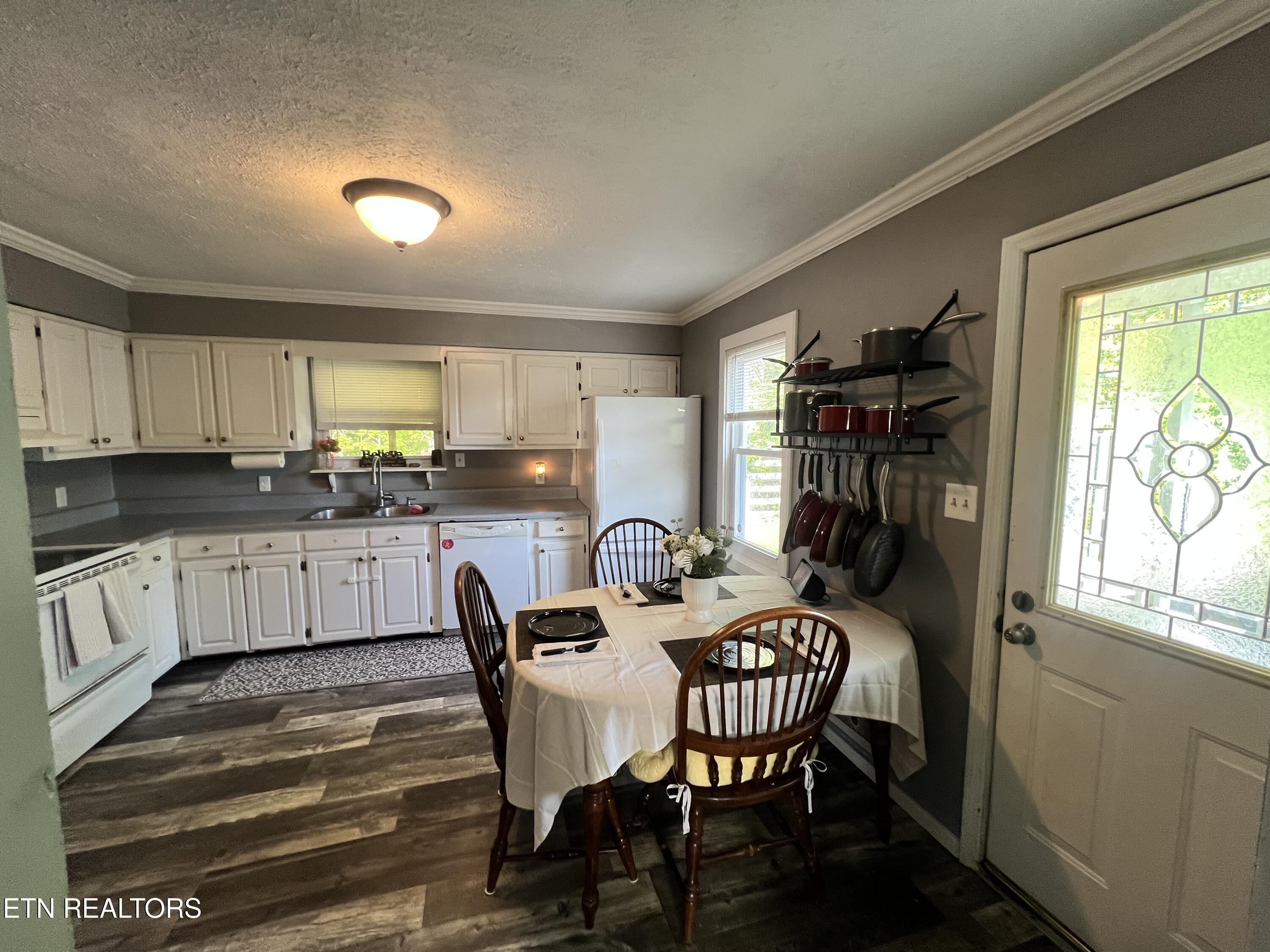 621 South Proctor Boulevard Oneida, TN 37841 - Photo 8 of 24 kitchen