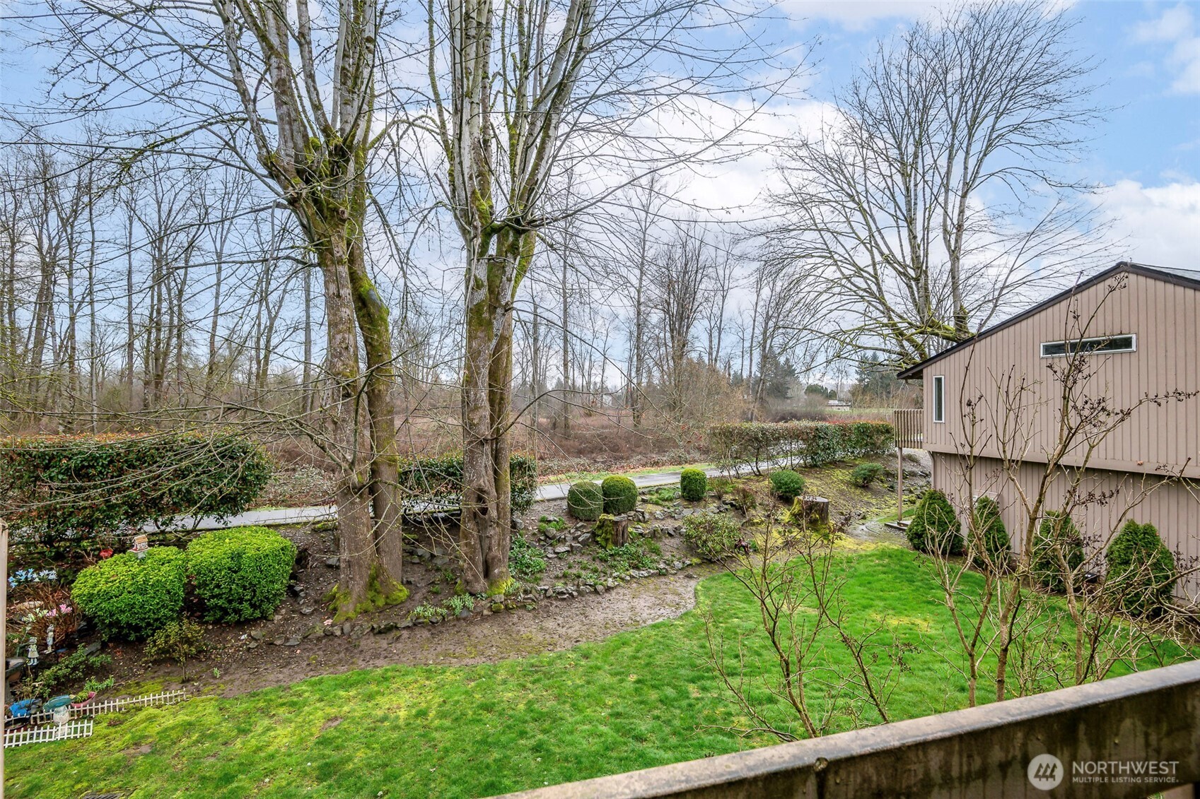 8521 South 259th Street, Unit B15 Kent, WA 98030 - Photo 22 of 24 a view of backyard with green space